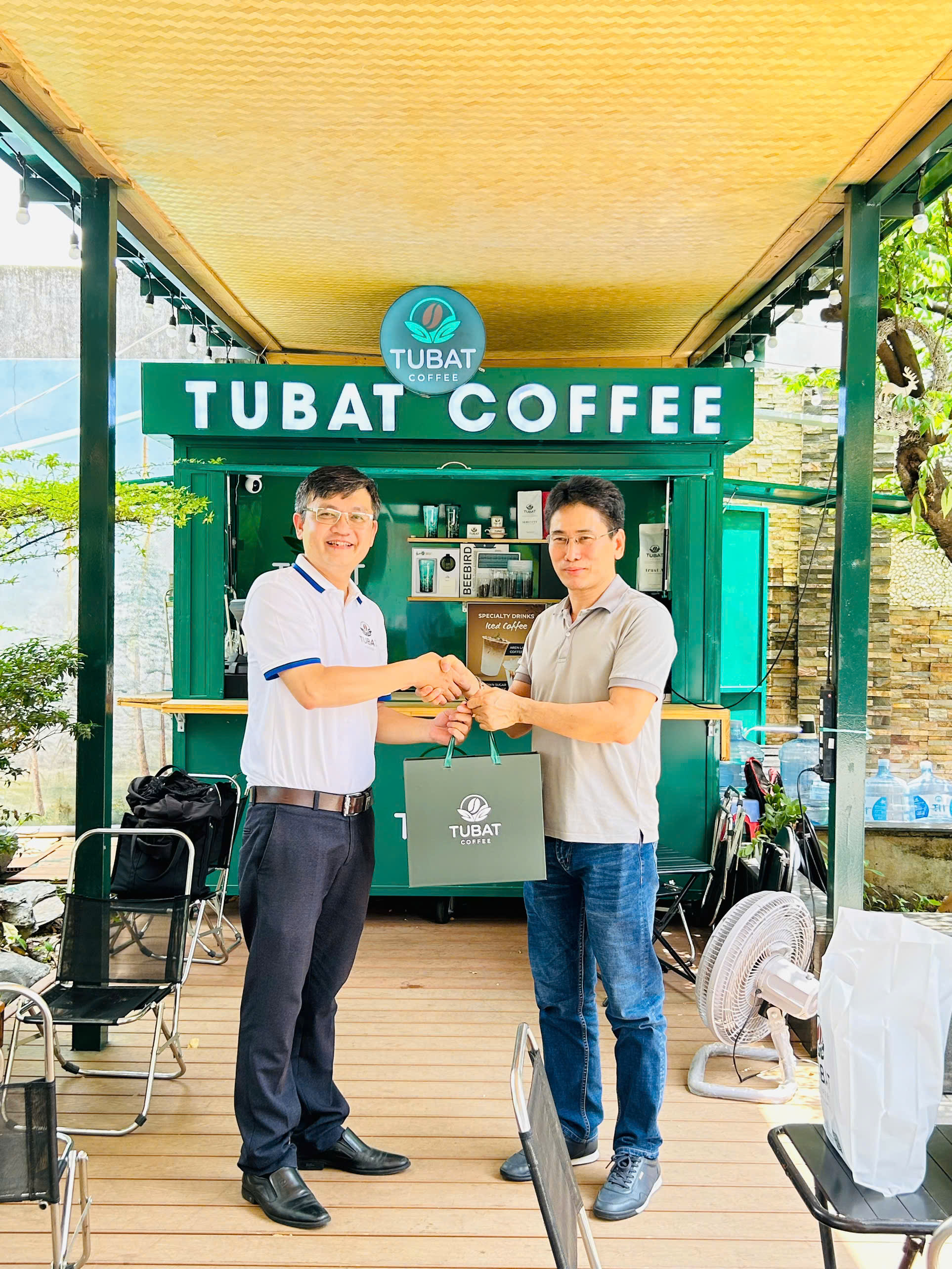 GIÁ TRỊ THẬT CỦA MỘT DOANH NGHIỆP KHÔNG NẰM Ở NHỮNG GÌ HỌ SỞ HỮU, MÀ Ở NHỮNG GÌ HỌ ĐỂ LẠI CHO XÃ HỘI